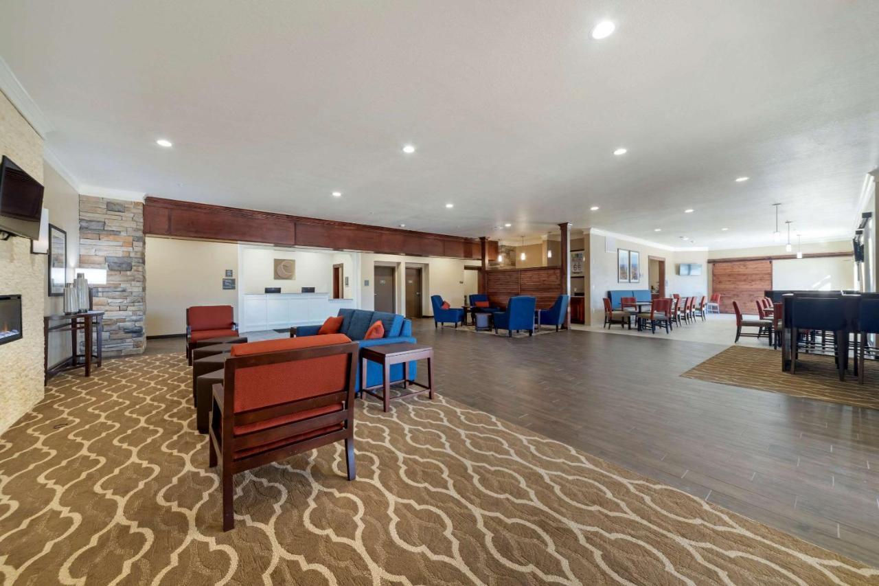 Comfort Inn & Suites Harrah Choctaw Buitenkant foto