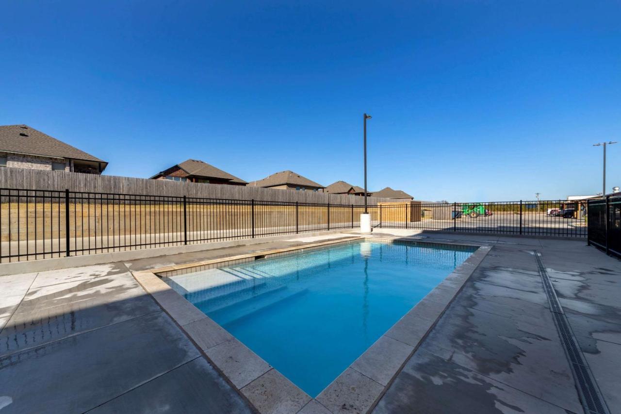 Comfort Inn & Suites Harrah Choctaw Buitenkant foto