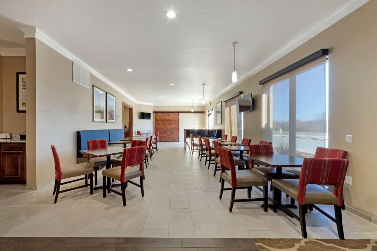 Comfort Inn & Suites Harrah Choctaw Buitenkant foto