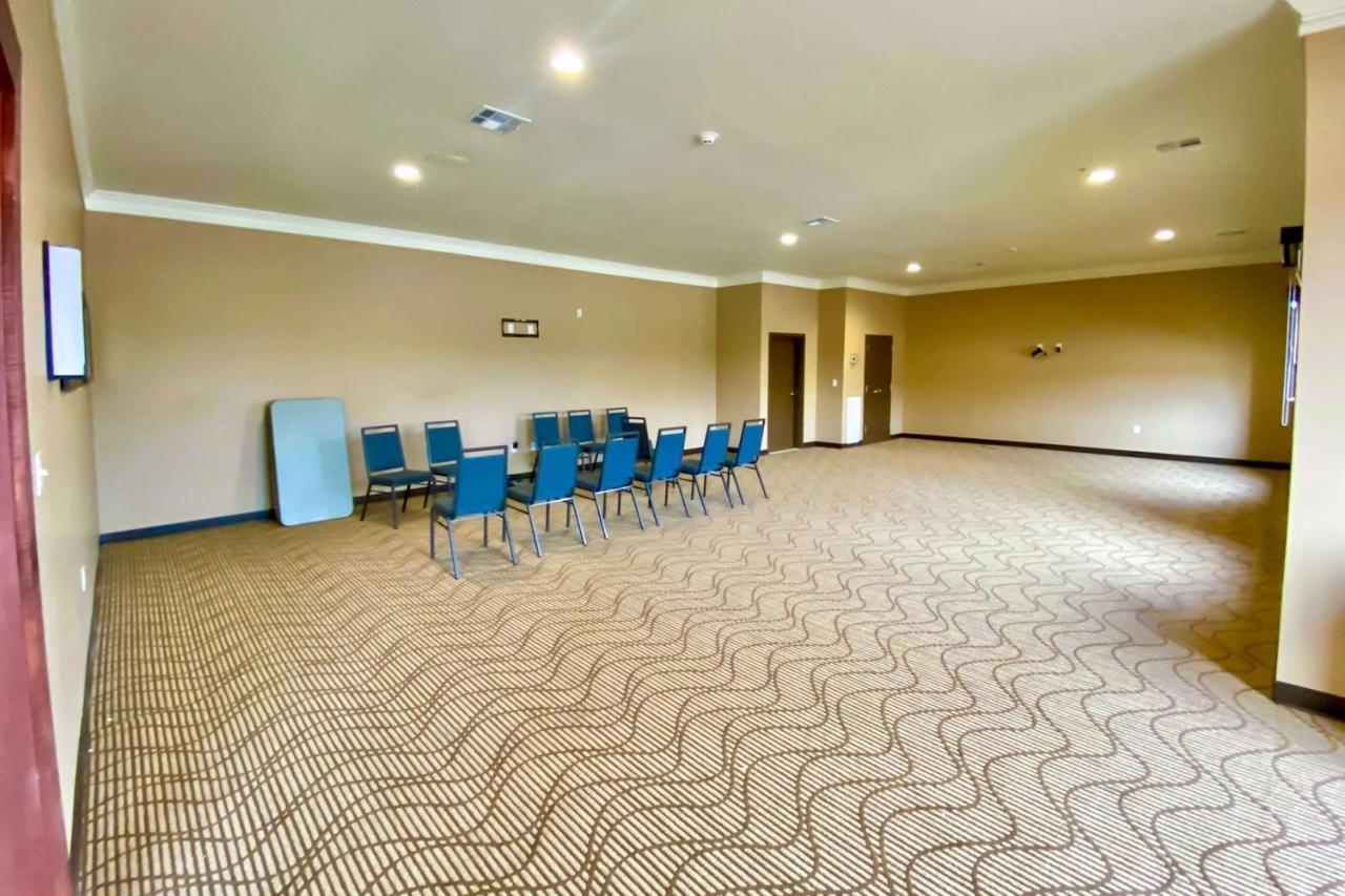 Comfort Inn & Suites Harrah Choctaw Buitenkant foto